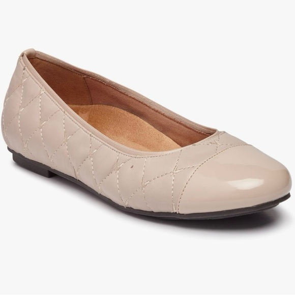 Vionic Beige Quilted Flats size 7 new - Picture 1 of 8